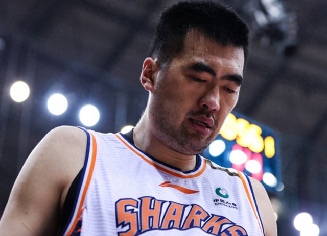 39岁张兆旭近况：转型当教练，2米2依旧强壮，娶1米5娇妻很幸福|杨翰森|上海男篮|篮板|杨瀚森|姚明_新浪体育_新浪新闻